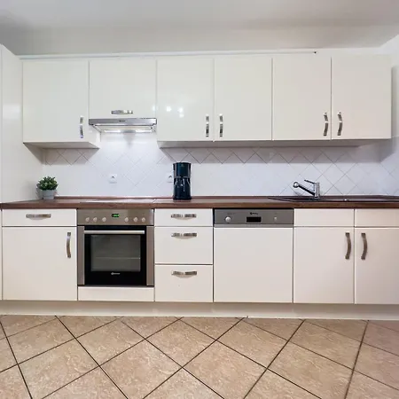 Moderne L Ruhige Lage Nahe L Wenige Minuten Ins Zentrum Von Schwerin (Mecklenburg-Vorpommern)