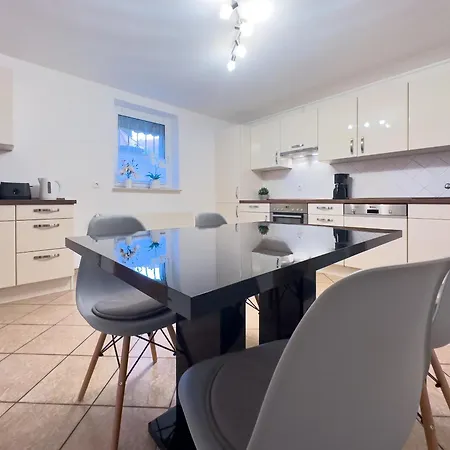 Apartmán Moderne L Ruhige Lage Nahe L Wenige Minuten Ins Zentrum Von *