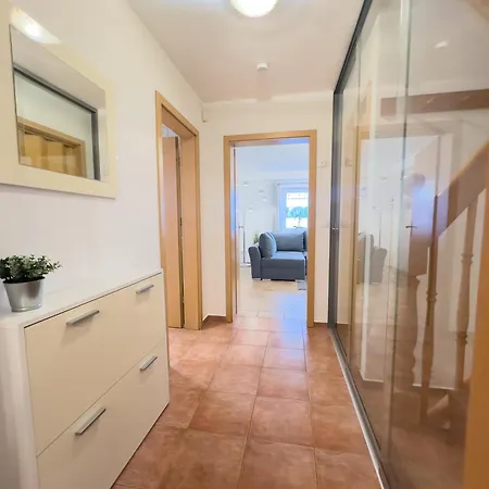 Moderne L Ruhige Lage Nahe L Wenige Minuten Ins Zentrum Von *