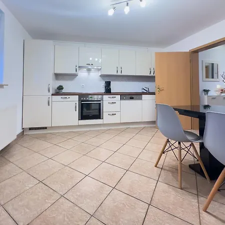 شقة Moderne L Ruhige Lage Nahe L Wenige Minuten Ins Zentrum Von *