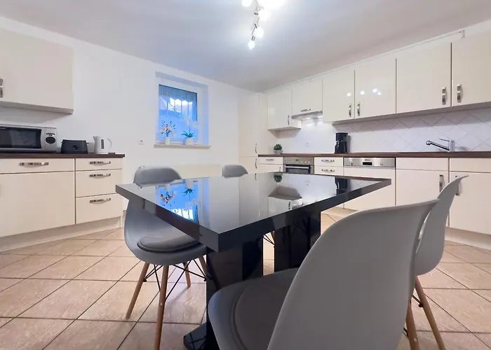 Appartamento Moderne L Ruhige Lage Nahe L Wenige Minuten Ins Zentrum Von *